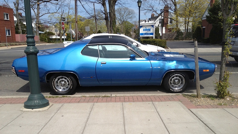 Illustration for article titled This Blue Plymouth Road Runner Makes Me Want To Go Fast